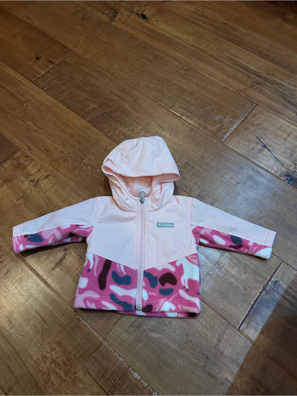 Columbia Pink & Pink Camo Hooded Kids Jacket NEVER WORN